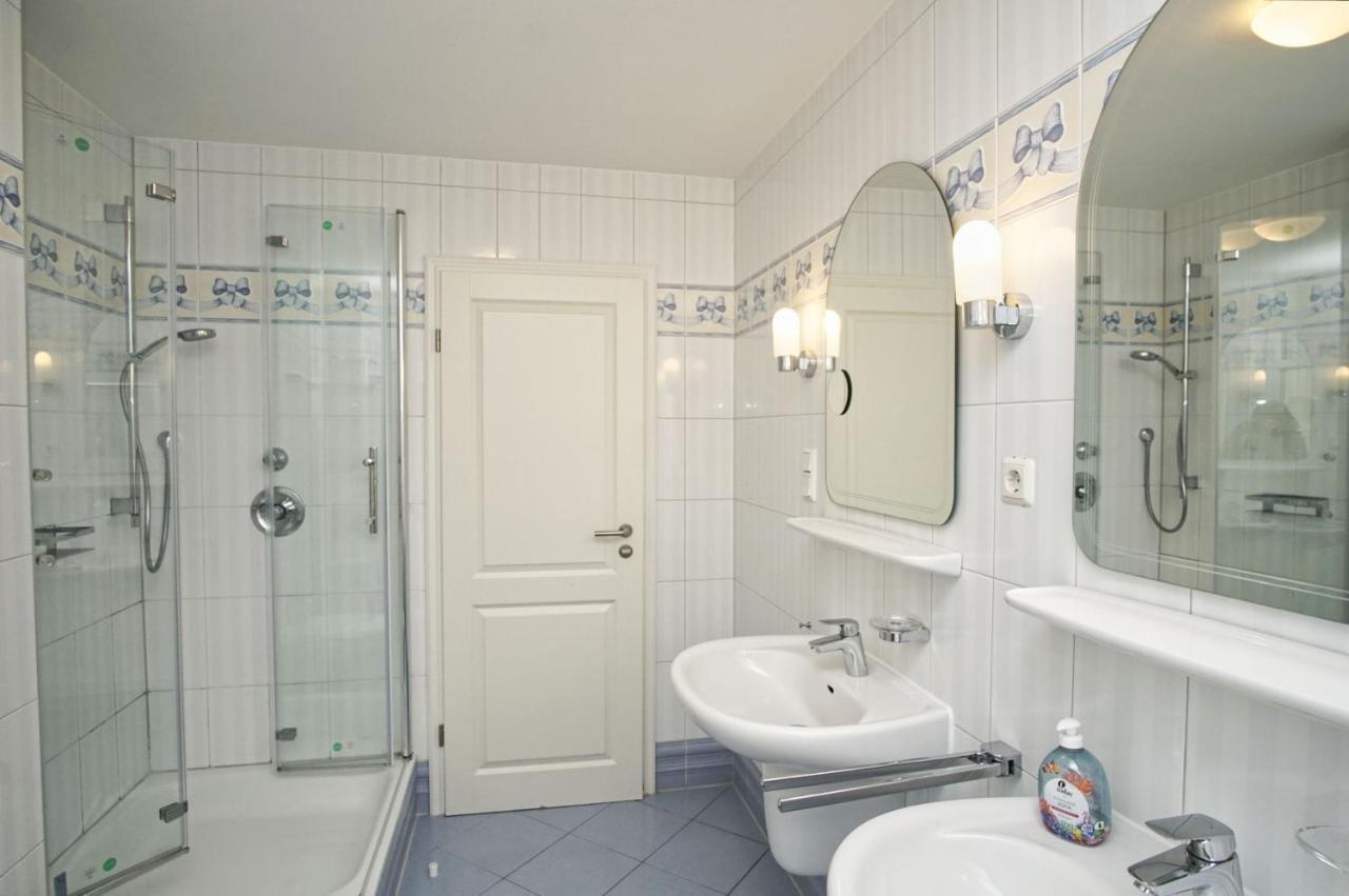 Mit Meerblick Und Balkon, Gratis Nutzung Vom Ahoi Erlebnisbad Und Sauna In Sellin - Meeresblick Fewo 38 괴렌 외부 사진